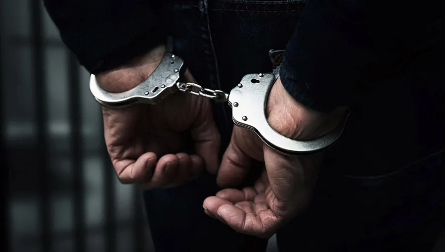 Polise silah çeken Seyhan Belediyesi Temizlik İşleri Müdürü Tutuklandı