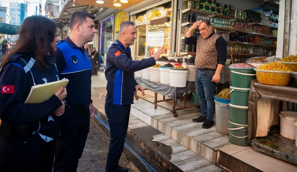 Seyhan zabıtasından ruhsat ve kaldırım işgali denetimi