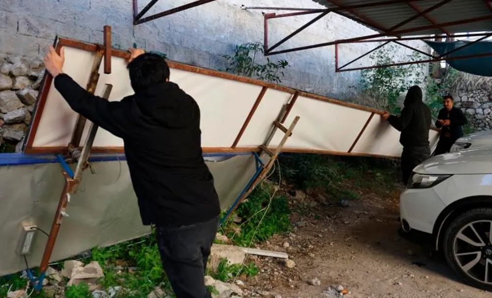  Fırtına nedeniyle 50 iş yerinin tabelası zarar gördü