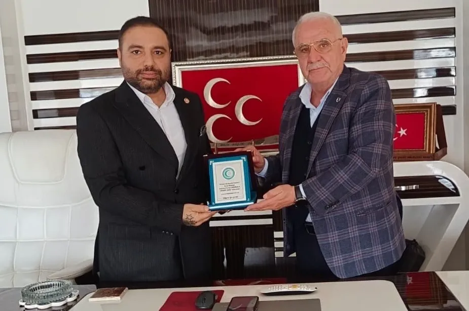 Ferhat Aydoğan’dan Beşir Tatar’a Ziyaret ve Onur Plaketi