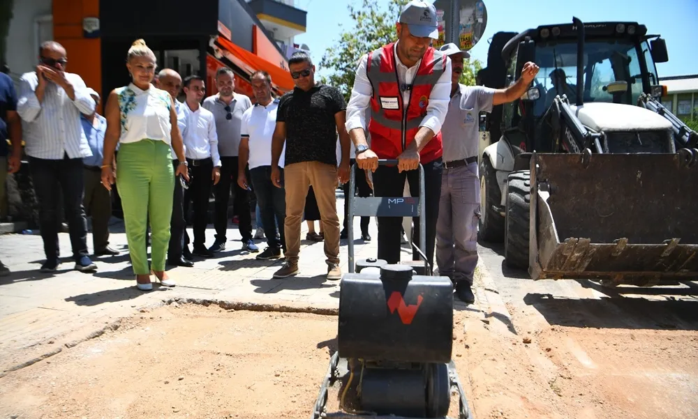 Kozay, temizlik ekipleriyle birlikte çalışmalara katıldı