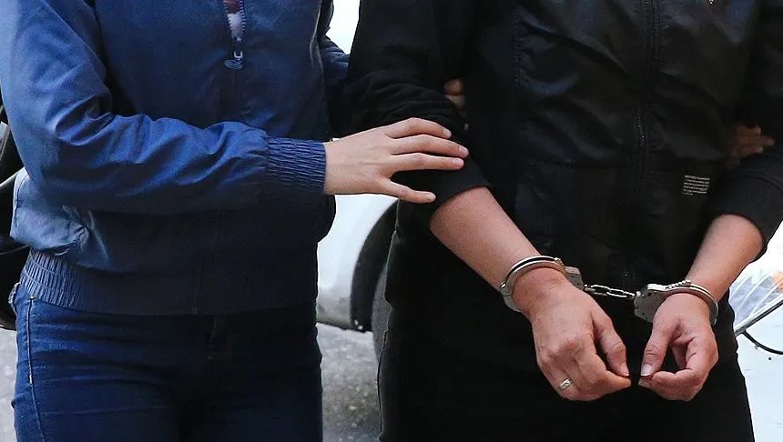 18 yıl hapis cezasıyla aranan hırsız polisinden kaçamadı