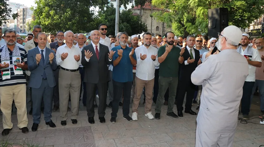 Haniye için Adana’da gıyabi cenaze namazı kılındı