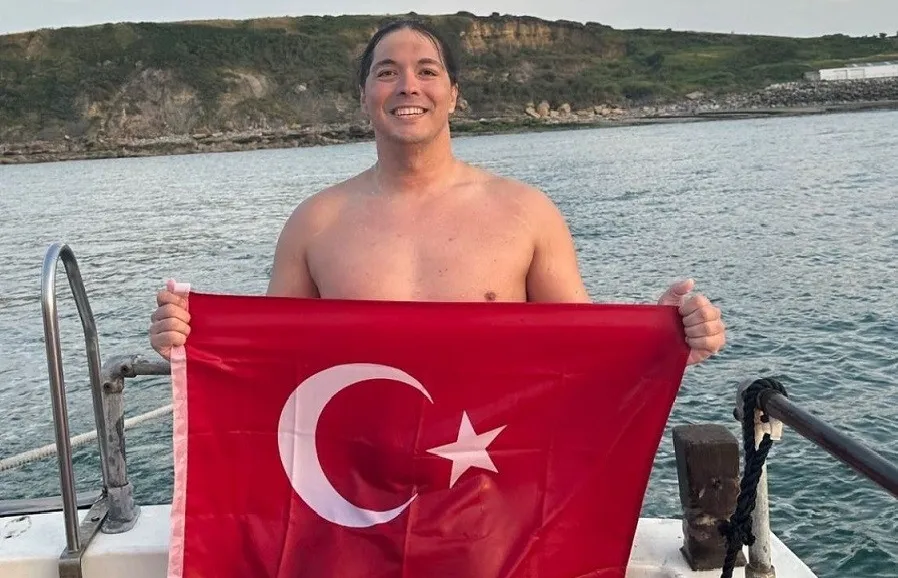 Adanalı Göker, Manş denizi’ni yüzerek geçti
