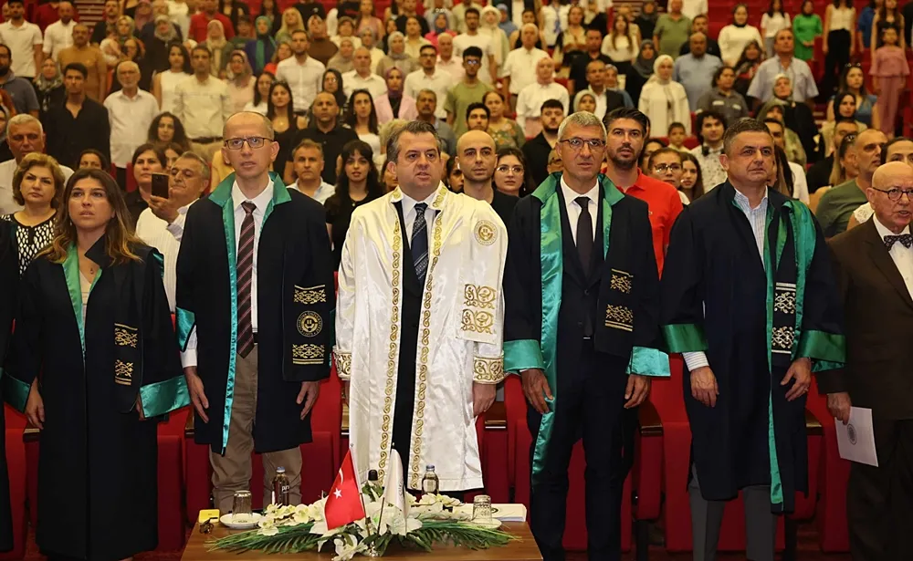 Çukurova Üniversitesi Diş Hekimliği Fakültesi Yeni Mezunlarını Uğurladı