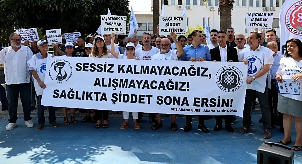 Adana’da doktora şiddet protesto edildi...