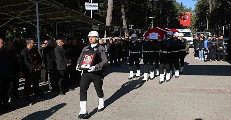 Trafik kazasında ölen polis memuru toprağa verildi