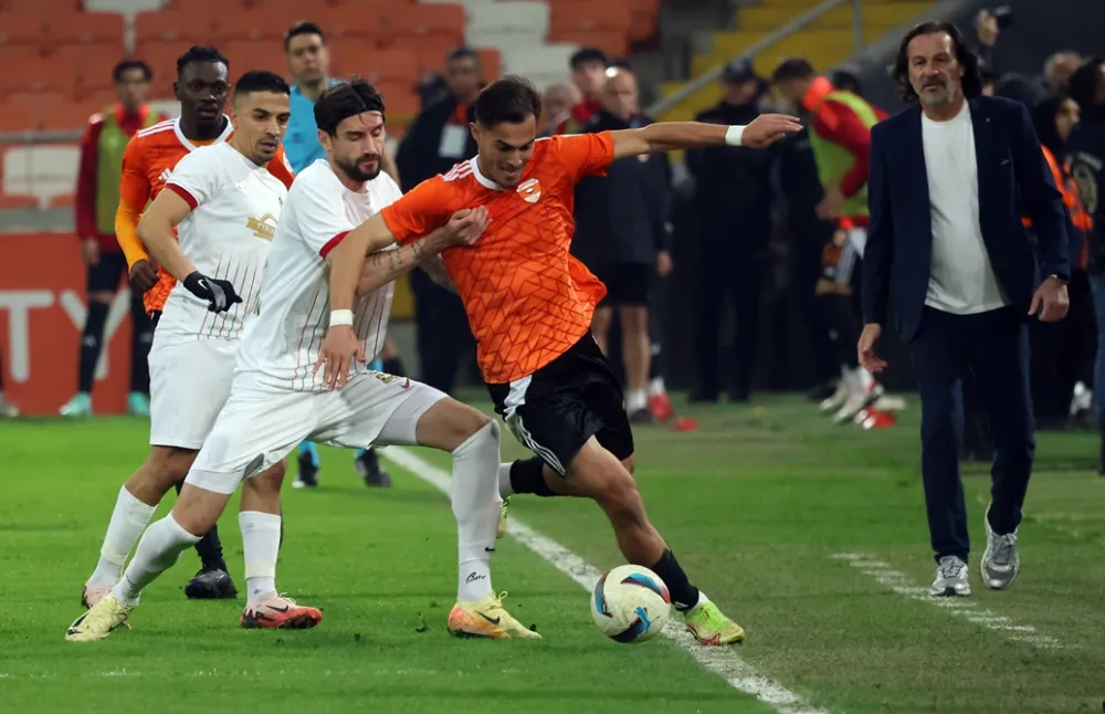  Adanaspor 1 puana razı oldu: 0-0  