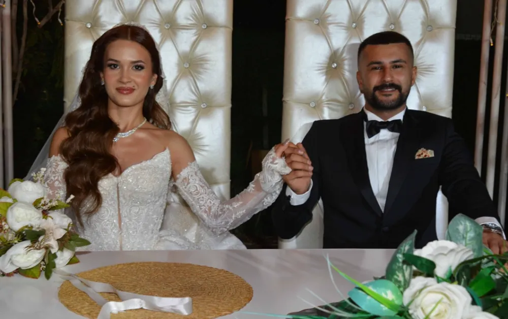 Beş yıllık arkadaşlıklarını evlilikle taçlandırdılar