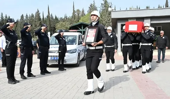 Kalp krizinden ölen emekli polis memuru İlhan Kundakçı son yolculuğuna uğurlandı