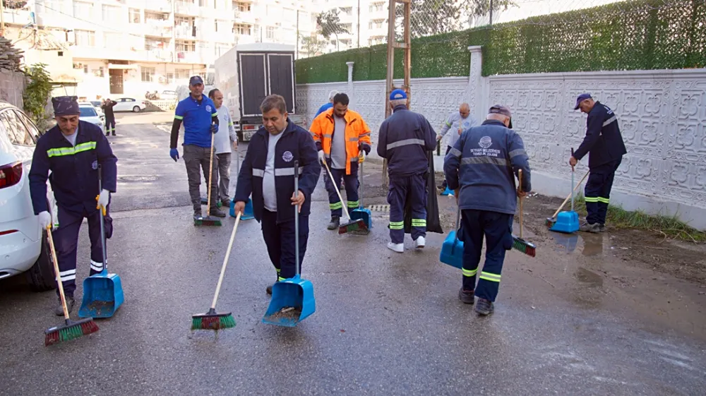 Seyhan Belediyesinden İlçe Genelinde Yoğun Temizlik Mesaisi