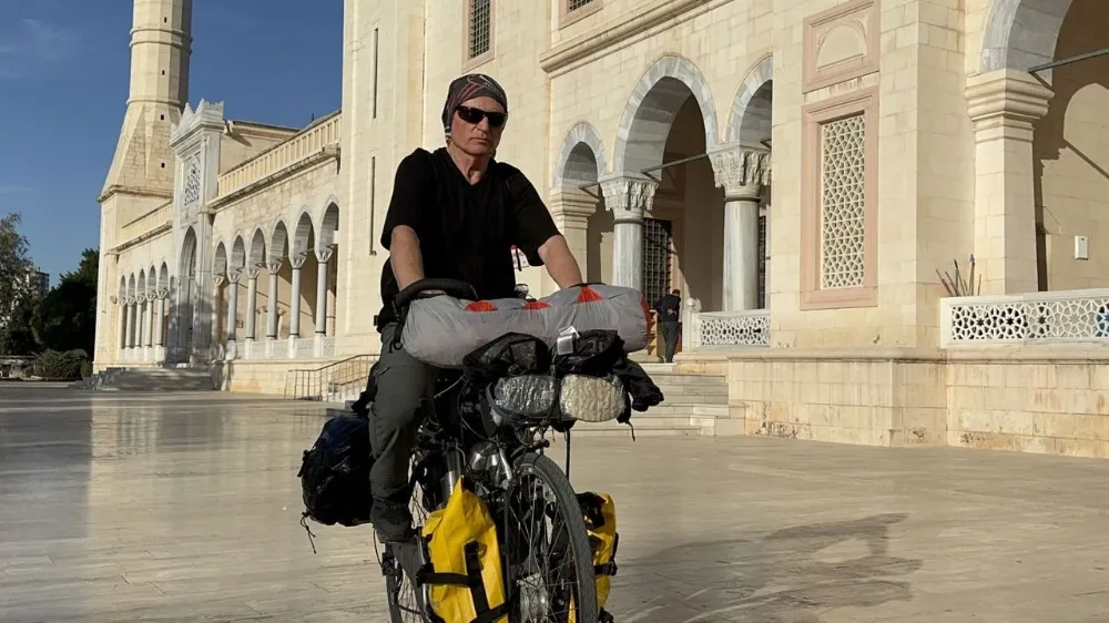 Bisikletiyle Umre yoluna düştü: Adana’da mola verdi...