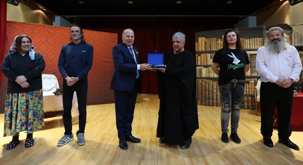 Yüreğir’de Gençler “Pembe aslında siyahtır” oyununda buluştu     