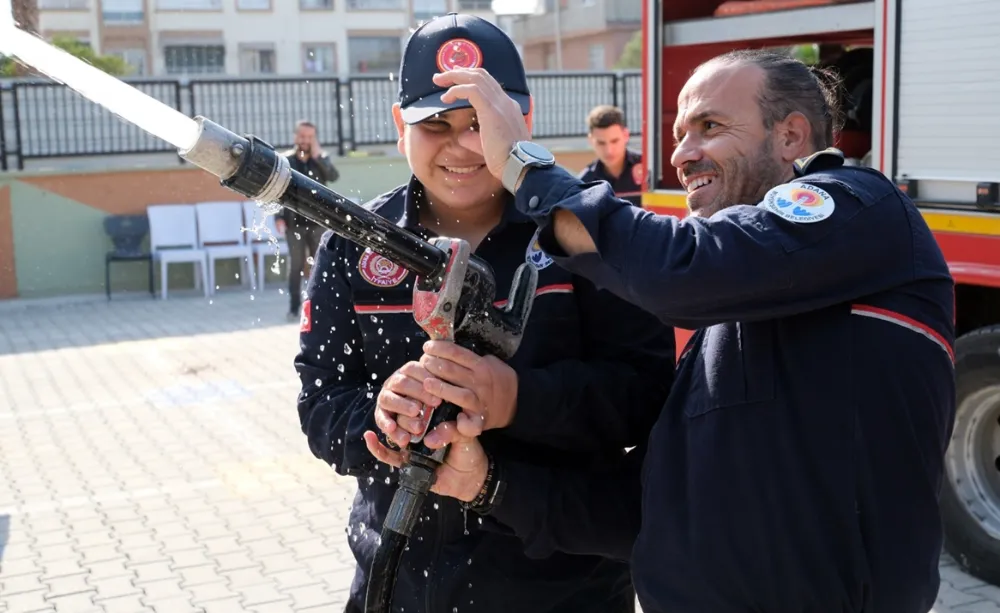 Özel gereksinimli Ahmet bir günlüğüne itfaiye eri oldu