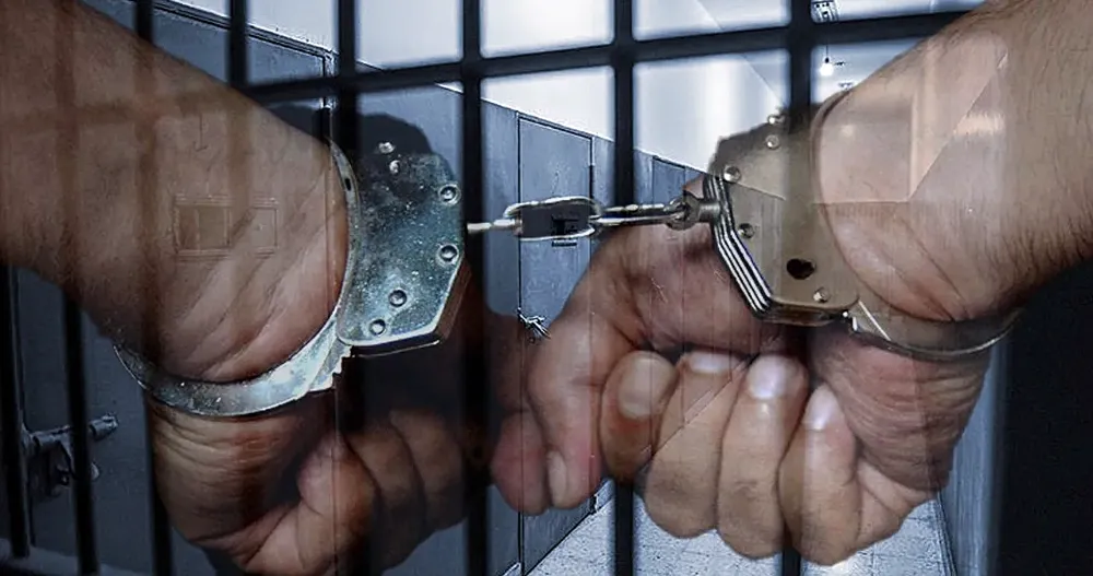 36 yıl hapis cezasıyla aranırken sahte kimlikle 7 kitap yayınlamış, konferanslar düzenlemiş!