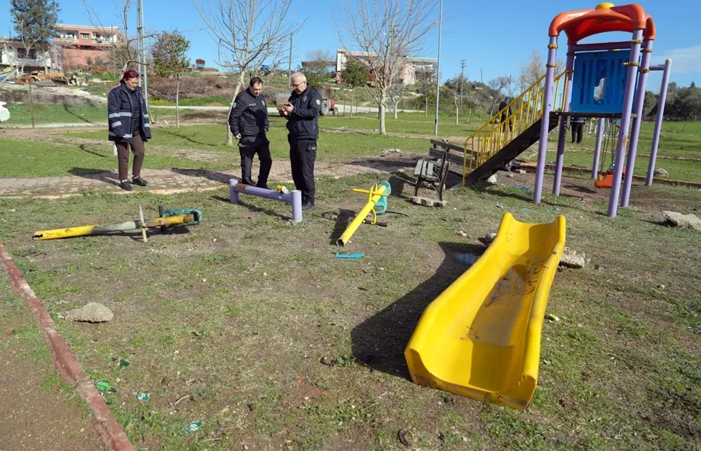 Çukurova Belediyesi  Parkına Çirkin Saldırı...