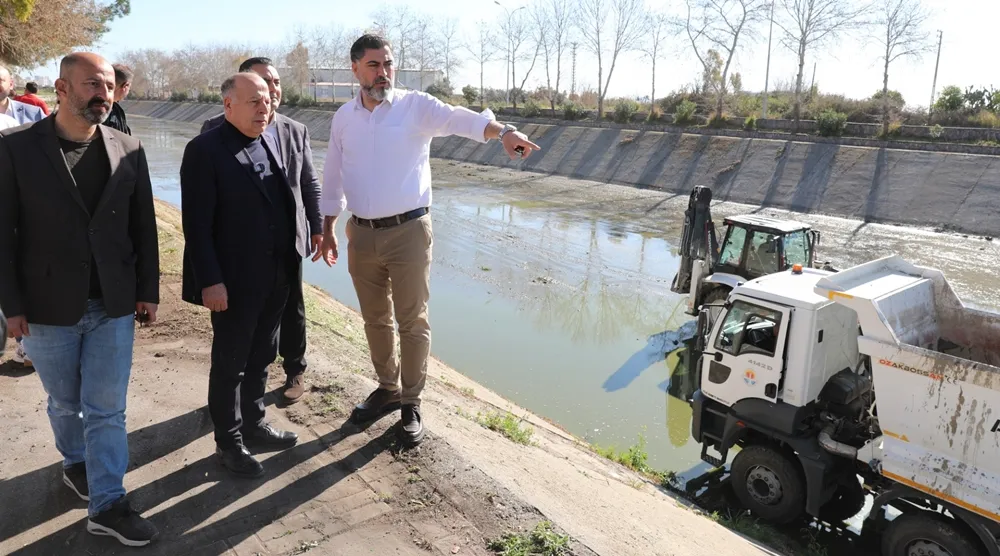 Çevreye kötü koku yayan Sarıçam Deresi temizlendi