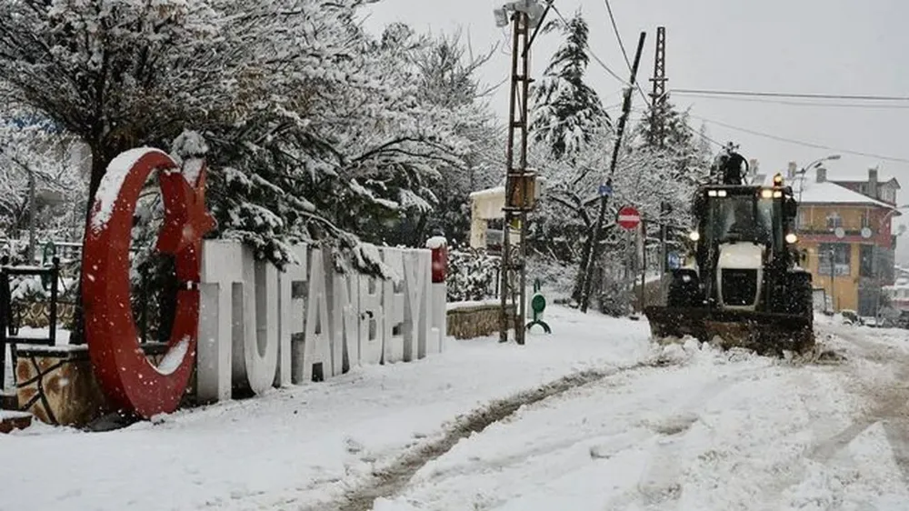 Tufanbeyli’de okullar 1 gün tatil edildi