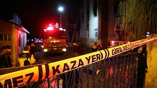 Tamir etmek istediği kamyonunun kupasında sıkışarak yaralandı