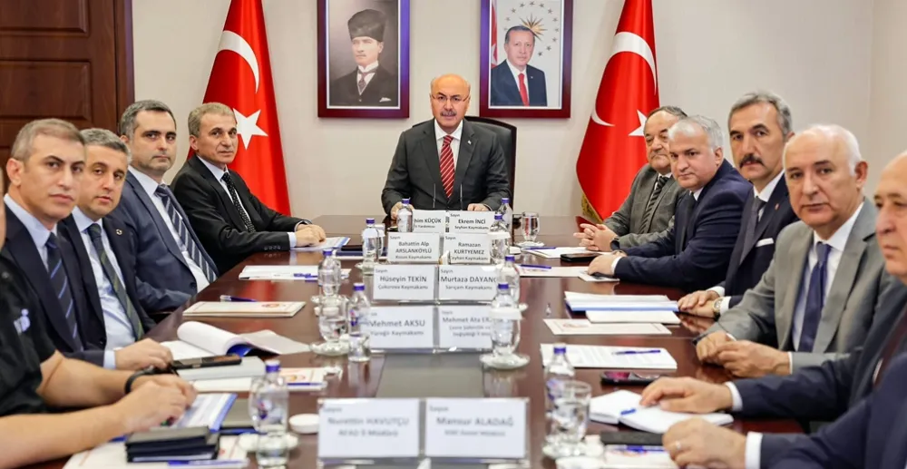 Adana’da ki hasarlı binalar masaya yatırıldı...