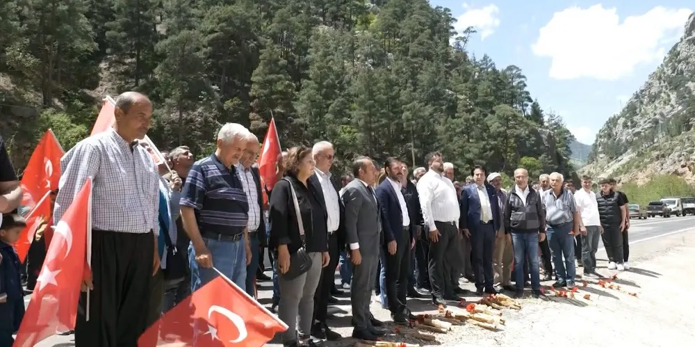 2 yıl önce 4 öğretmen ölmüştü: Adana’da kaya düşen yolda eylem