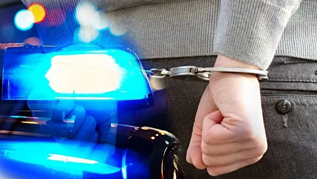 Eve özel zula yaptırıp kalaşnikof sakladı