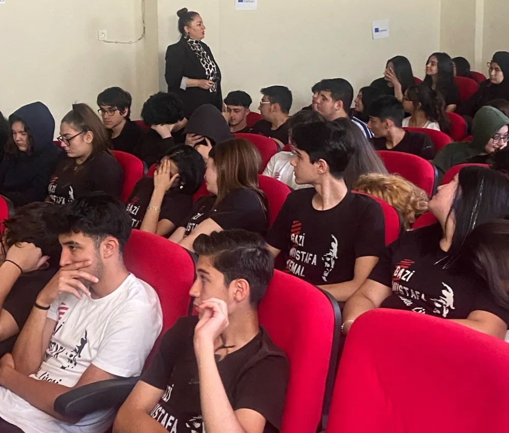 Lise ve Ortaokul Öğrencilerine Medya Okuryazarlığı Eğitimi Verildi