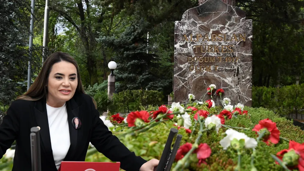 Alparslan Türkeş babasının mezarında saldırıya uğradı!  