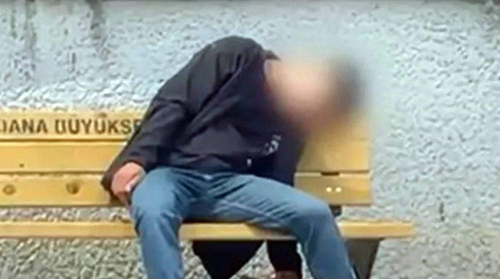 Madde bağımlısı sokakta kendinden geçti
