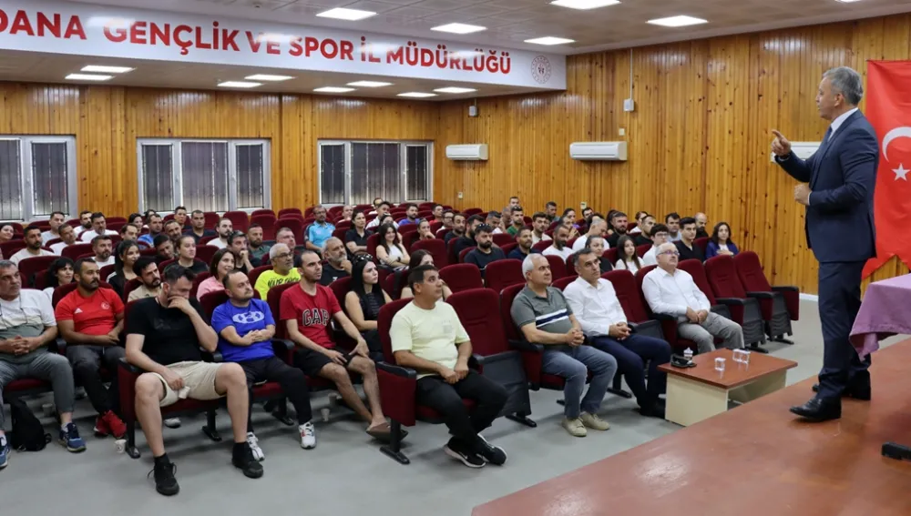 Loğoğlu, “Antrenörlerimiz geleceğe yön verecek donanımlı bireyler yetiştiriyor