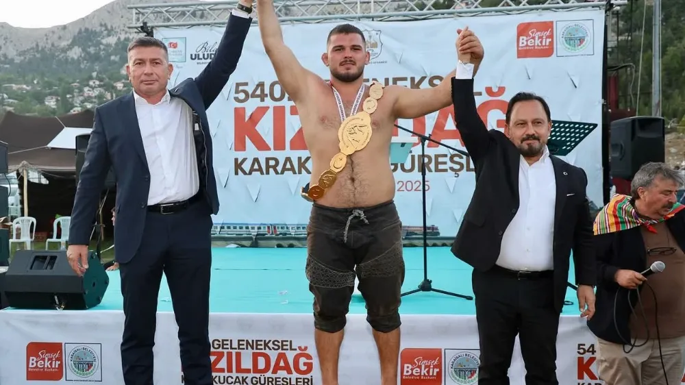 Altın kemerin sahibi Mehmet Çelebi oldu...