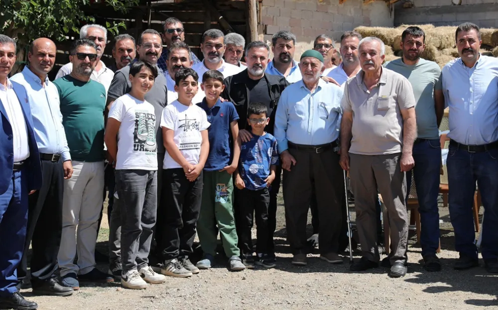 Başkan Tamer Dağlı, Tufanbeyli’de Vatandaşlarla Buluştu
