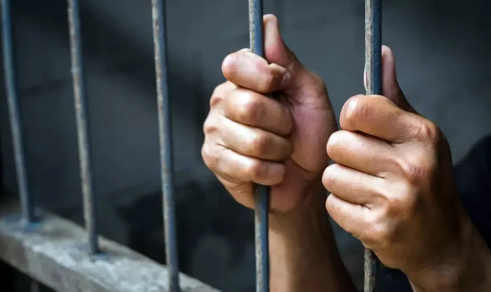 Evden yağma yapan firari hükümlü yakalandı