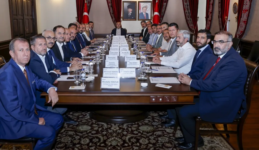 Vali Köşger Büyük Aile platformu üyeleriyle bir araya geldi