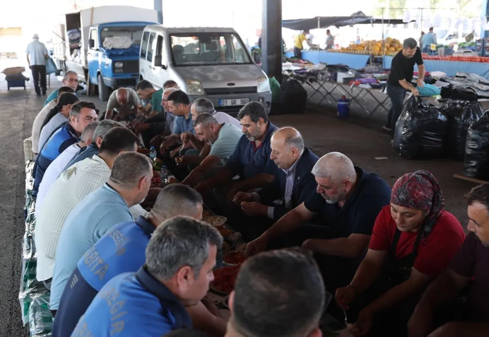 Başkan Demirçalı pazarcı esnafıyla kahvaltıda buluştu