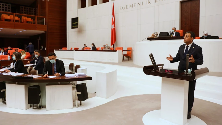 Üniversite mezunları İŞKUR kapısında