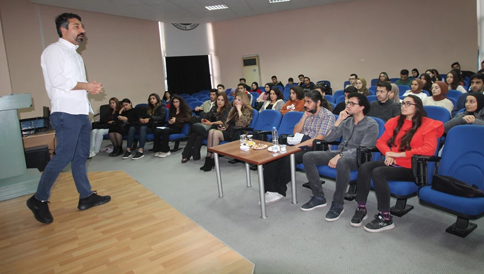 Şelli; “Vurgu ve tonlama, etkili iletişimde önemli birer faktördür”