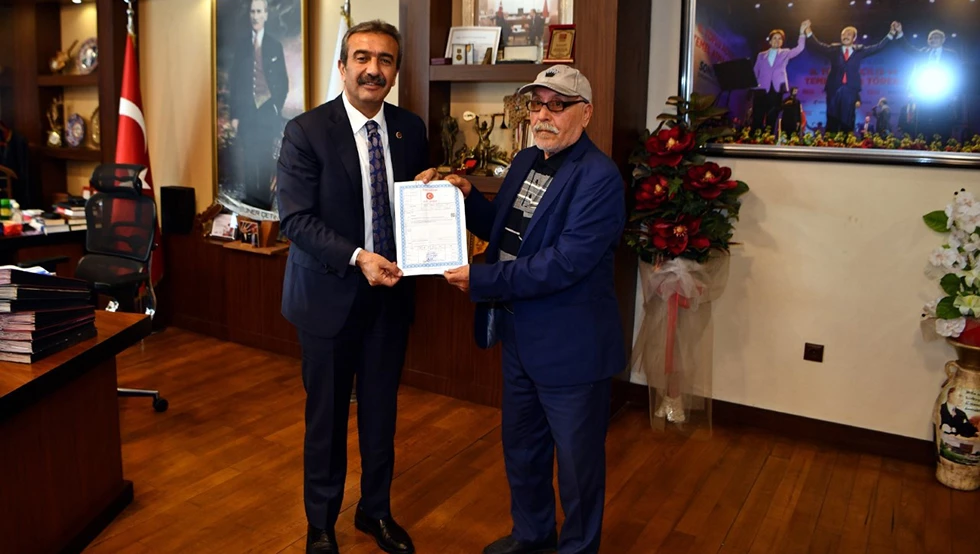 Herkes arsa ararken o arsasını bağışladı