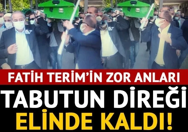 Taşıdığı tabutun kolu elinde kalan Fatih Terim ne yapacağını şaşırdı